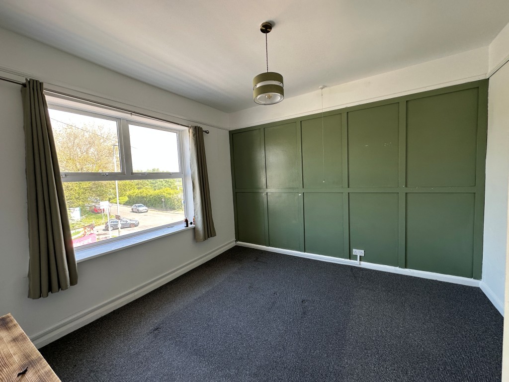 Lot: 103 - THREE-BEDROOM END-TERRACE PROPERTY - Main Bedroom located on the first floor